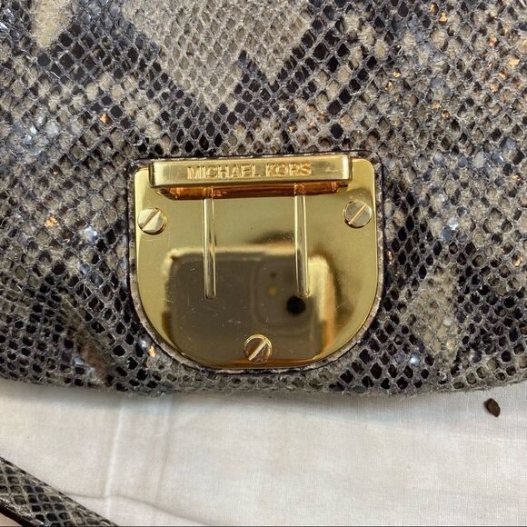 Michael Kors Charlton‎ Snakeskin Crossbody Gold Lock Mini Crossbody Bag - Picture 11 of 16